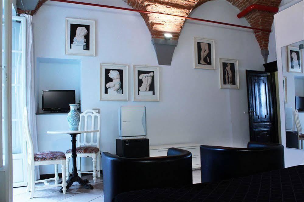 Accademia House Bed & Breakfast 4*