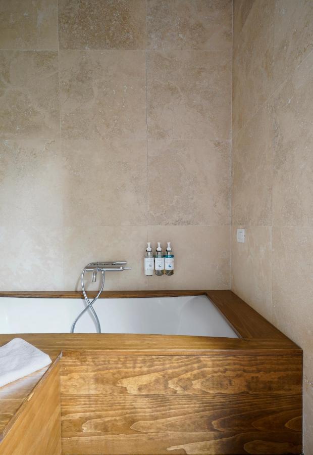 Numa Aparthotel 4*