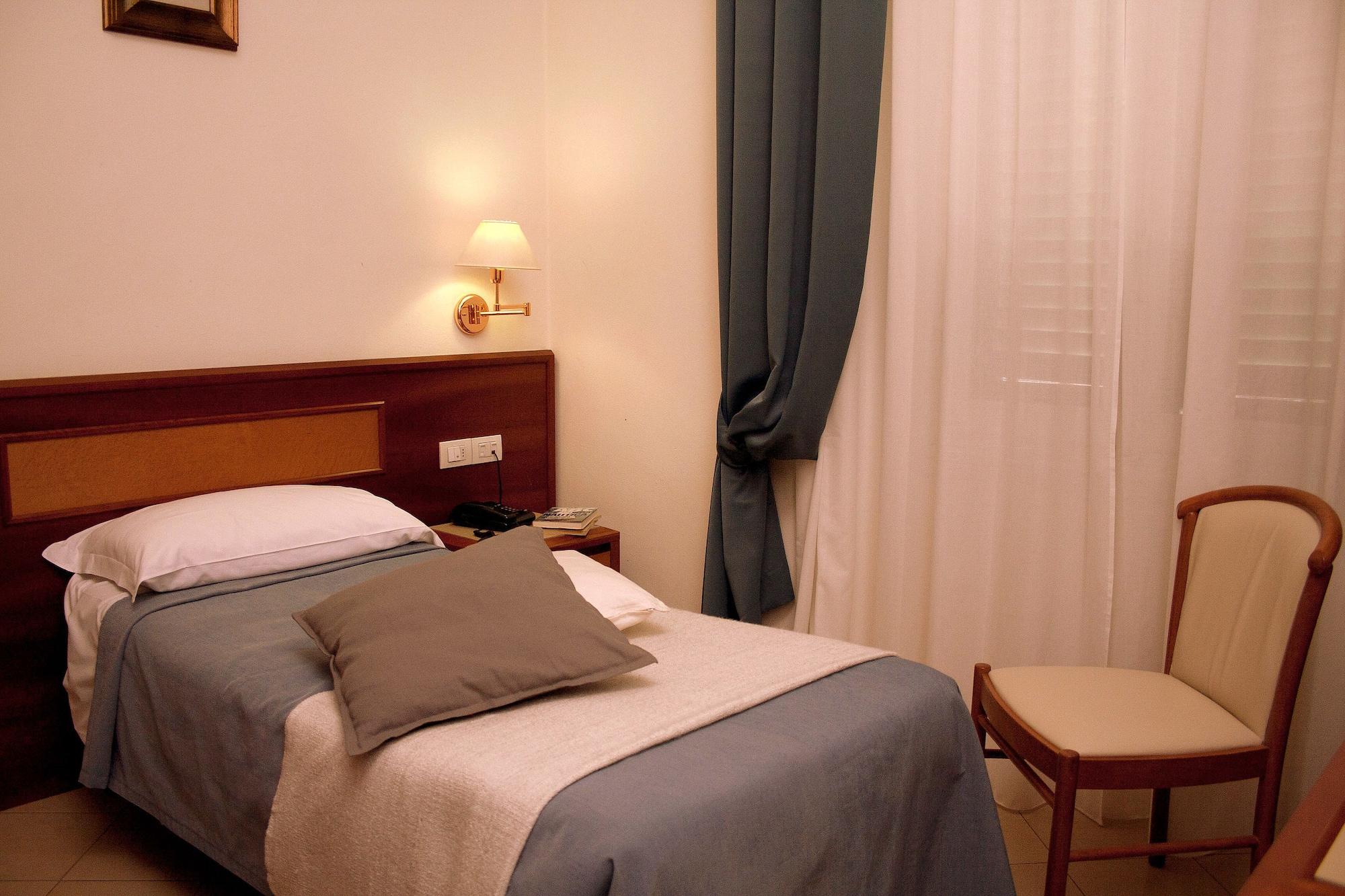 Hotell Bonifacio 3*