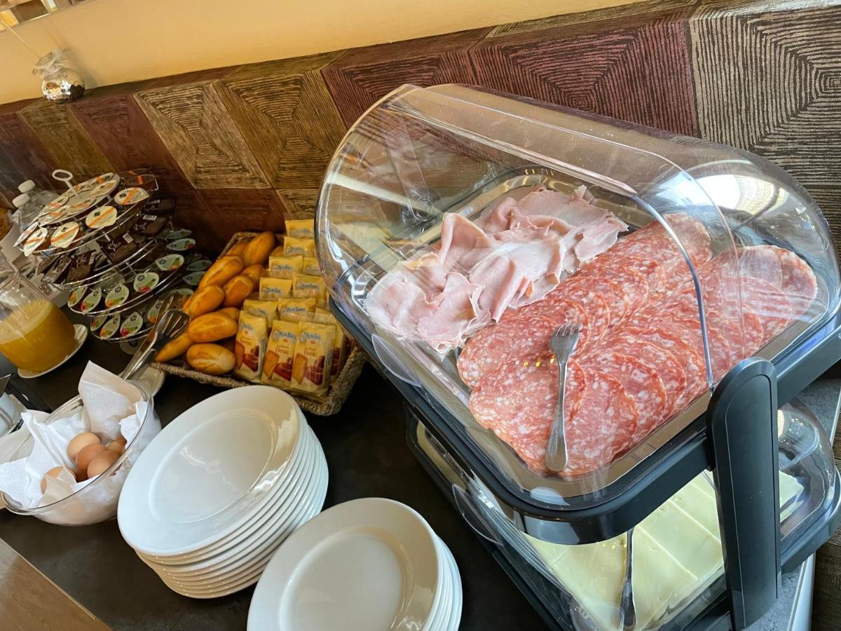Fedora Hotell