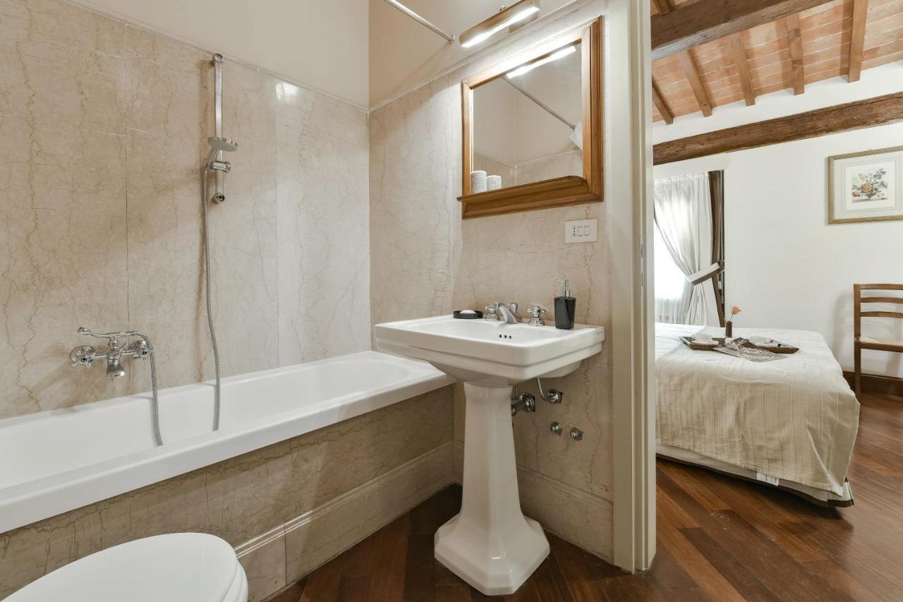 Buonarroti Big With Terrace In Oltrarno Firenze