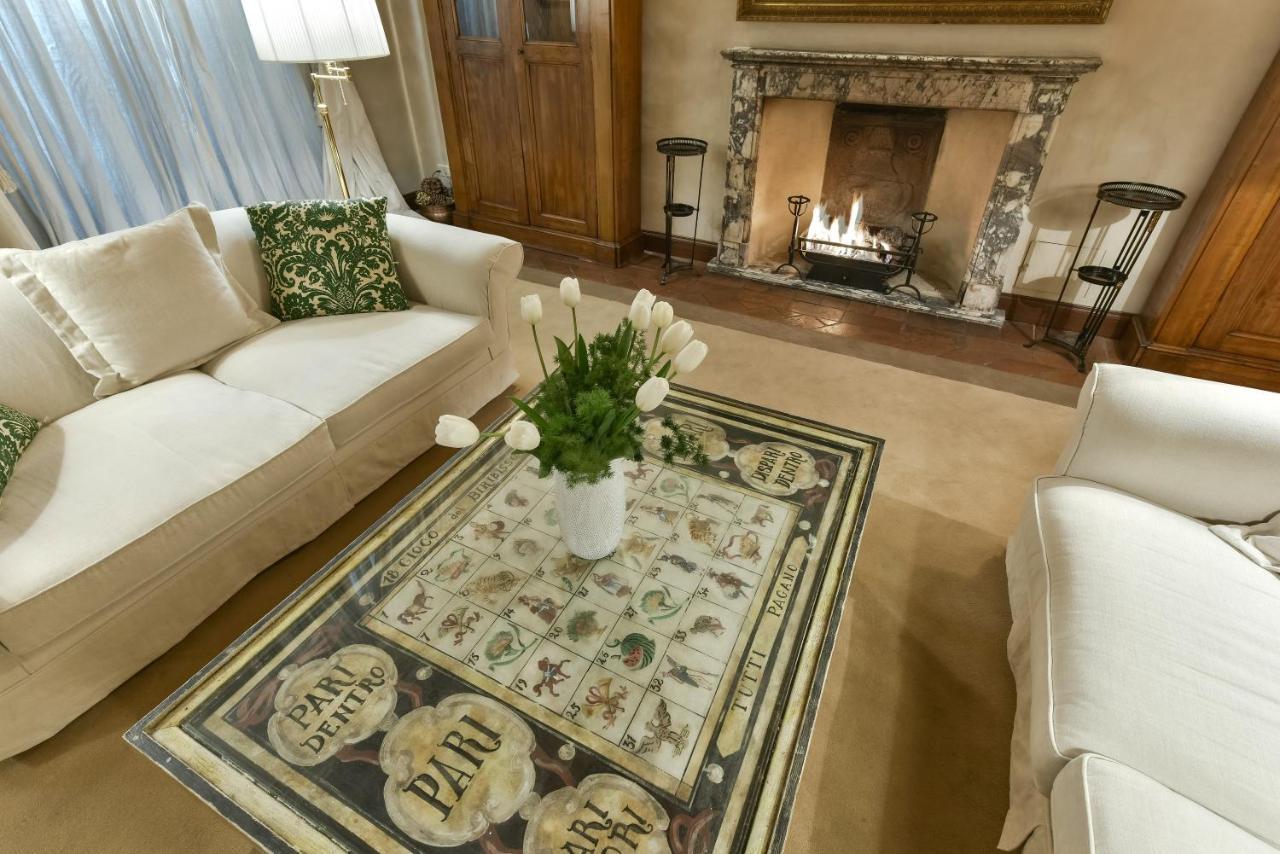 Raffaello With Fireplace In Oltrarno Leilighet