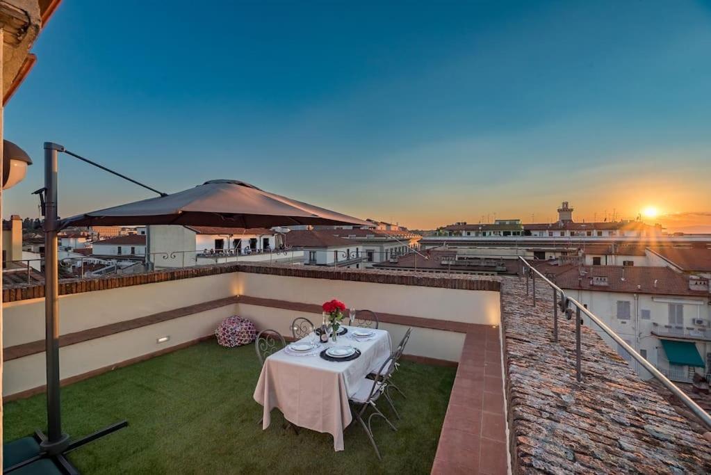Luxury In Adimari's Tower With Terrace Appartement Florence