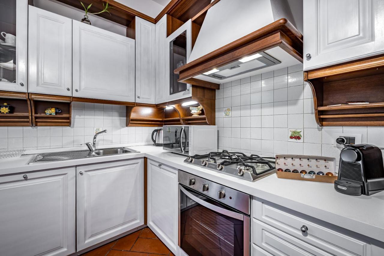 Yid Elegant With Garage Apartment *