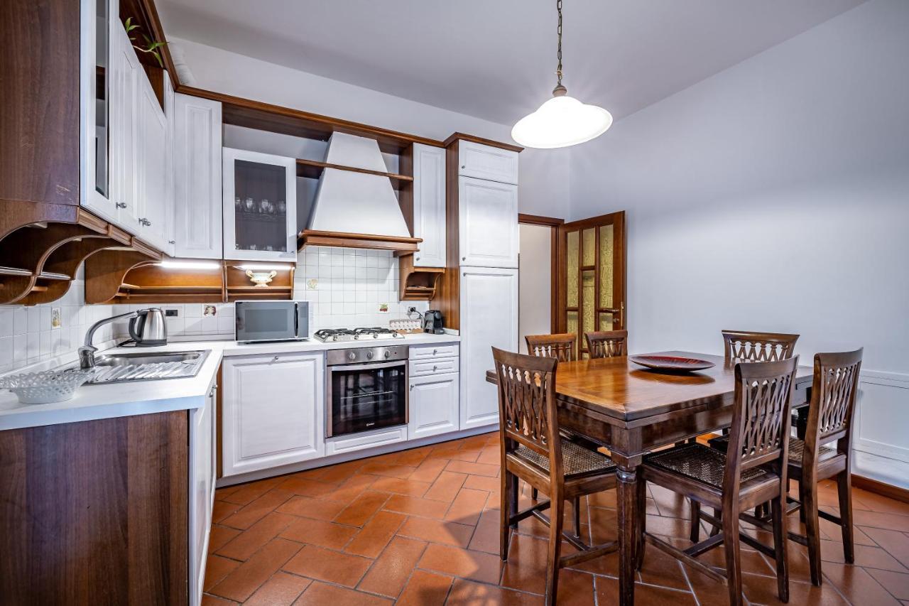 Yid Elegant With Garage Apartment