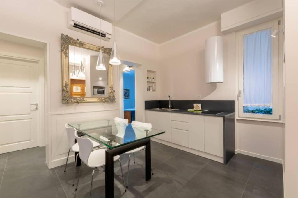 Stylish Four Bedrooms - Center Appartamento