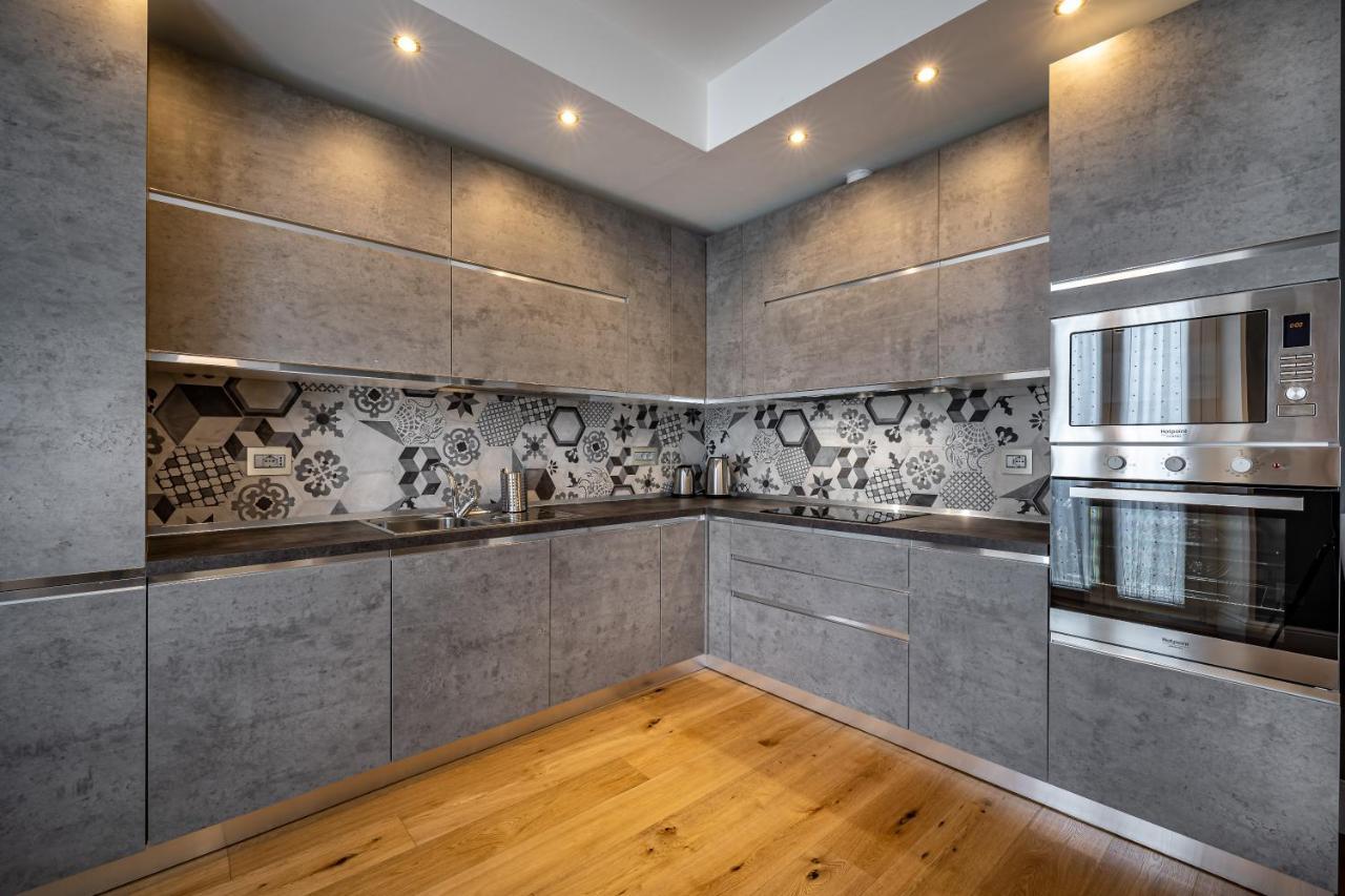 Yid Capo Di Luxury In Firenze