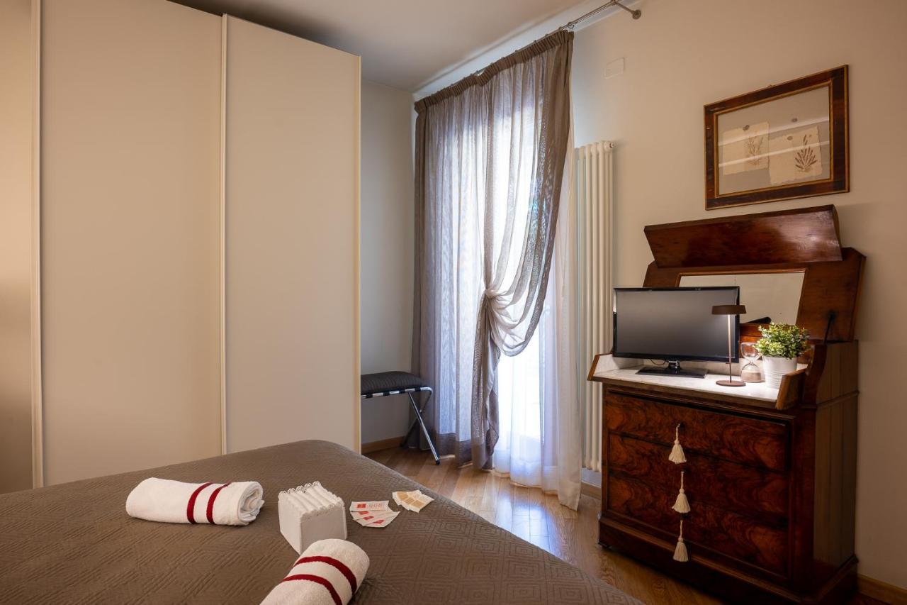 Elegant Location In - 2 Free Parking! Leilighet Firenze