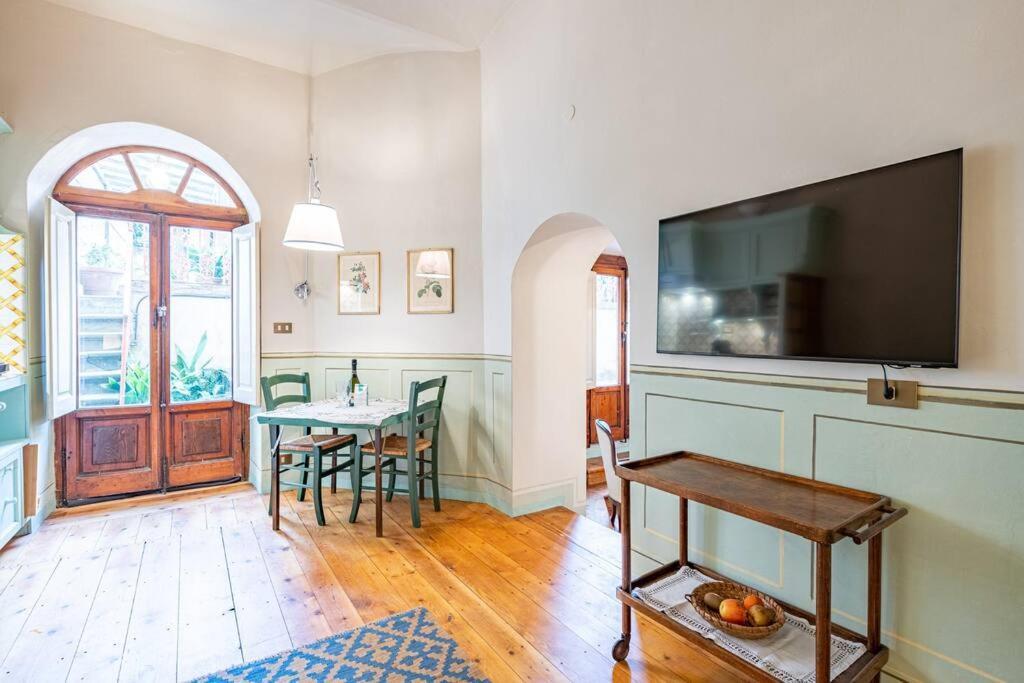 Central And Cosy Pied-a-terre W/ Free Parking Leilighet Firenze