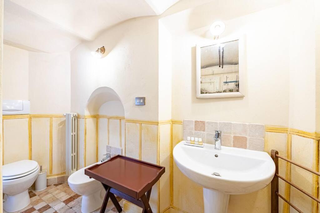Central And Cosy Pied-a-terre W/ Free Parking Leilighet