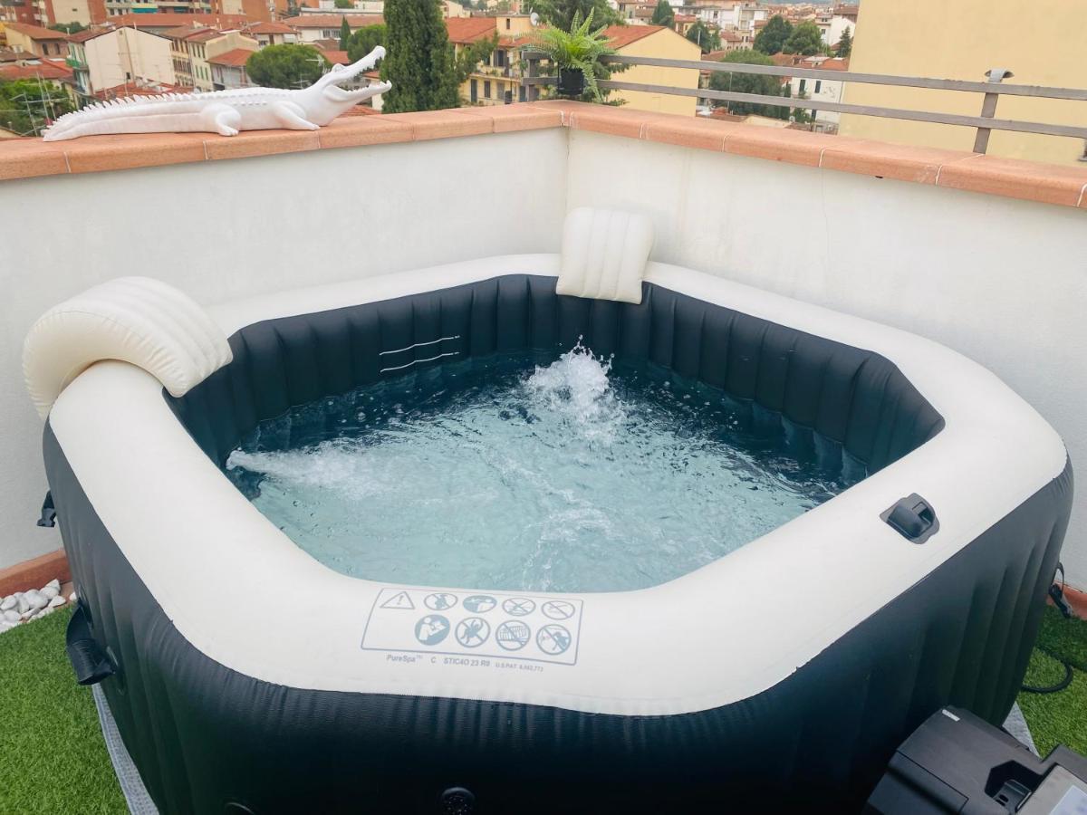 Rilassante Superattico Con Viste Sulle Coline E Jacuzzi - Perfetta Fuga Romantica Lejlighed
