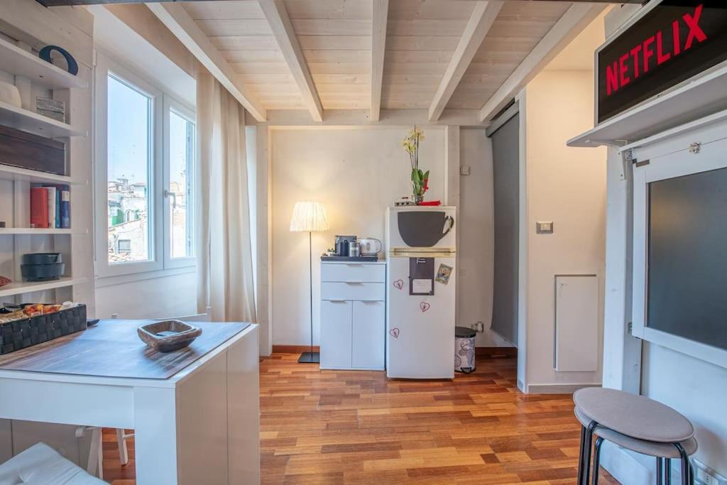 Uffizi Gallery In The Heart Of The Apartment Florence