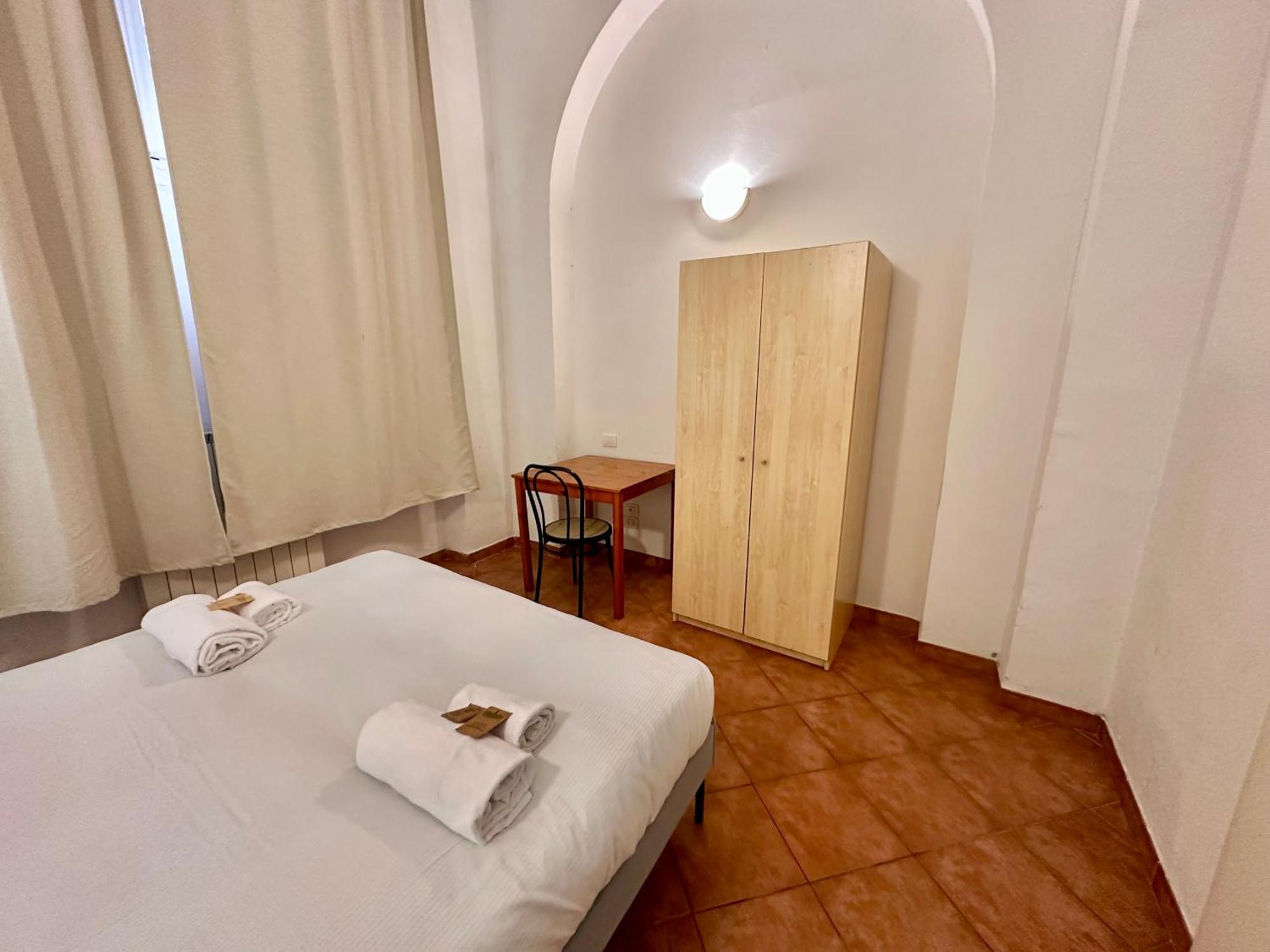 A Due Passi Dall'accademia Florença
