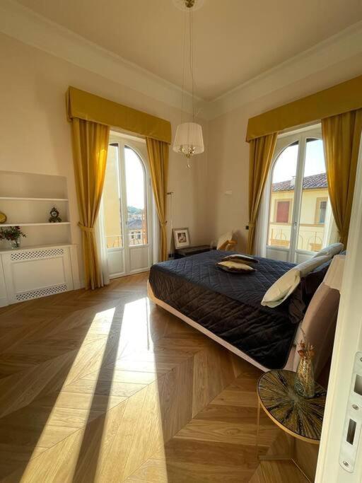 Lejlighed Caterina De' Medici Luxury Attic With Terrace And Parking