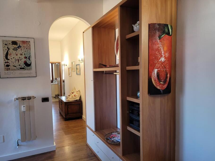 Leilighet Away - Pape's Cozy Apartment, Near Airport - 14 Min From Center-10 Minutes Walk From The Baker Hughes *