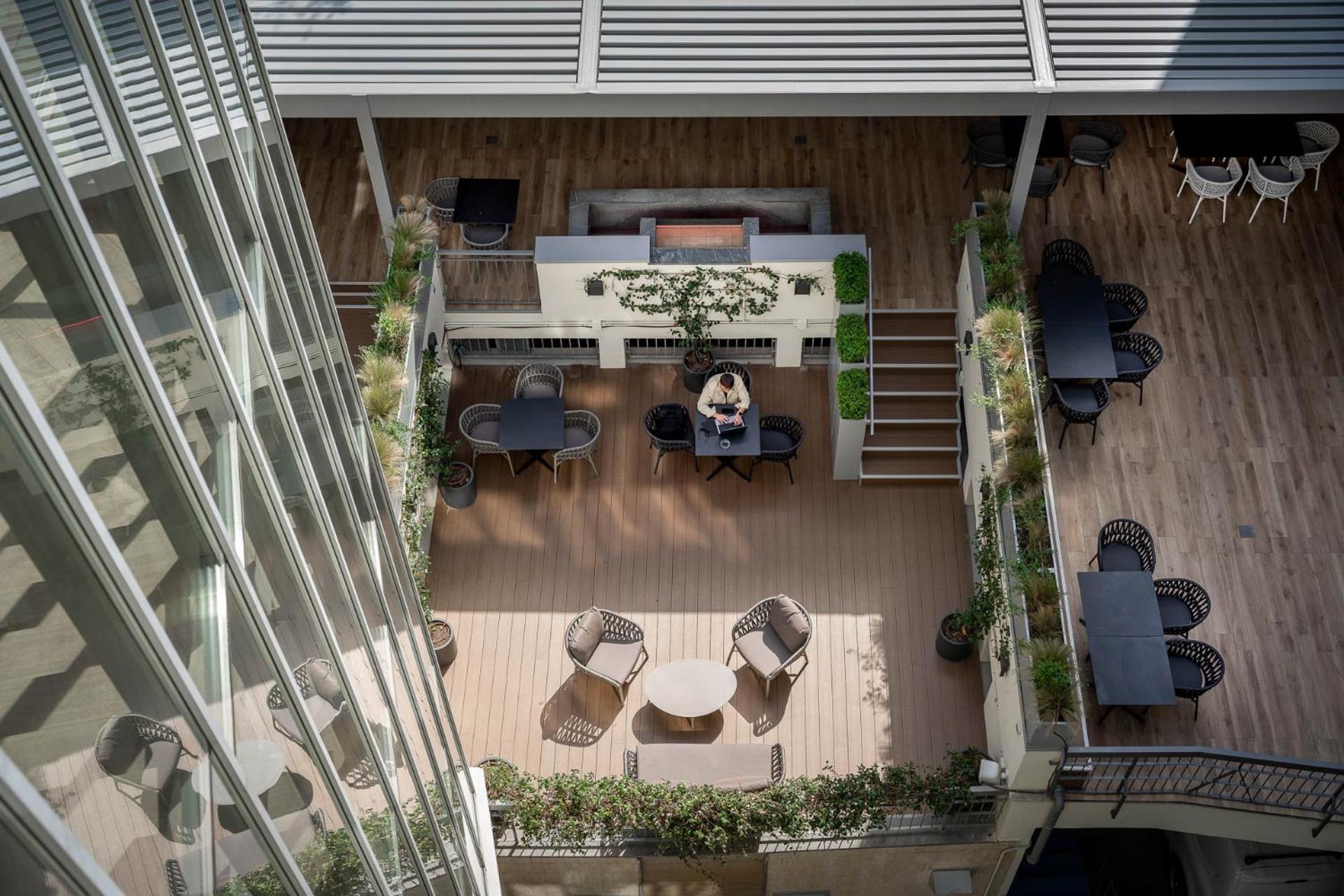 Iq Hotel 4*