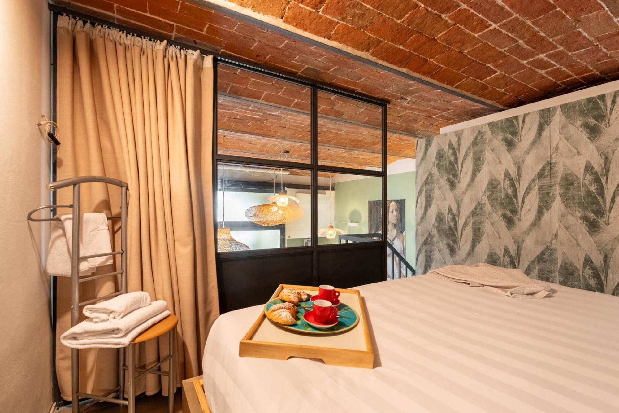 Via Cimabue 8b - Charming - Metropolitan Loft In - 20 Minute Walk To Center - Excellent Base For Exploring - Less Than 5 Minute Walk To The Supermarket - Amazing Bakery On The Corner Firenze