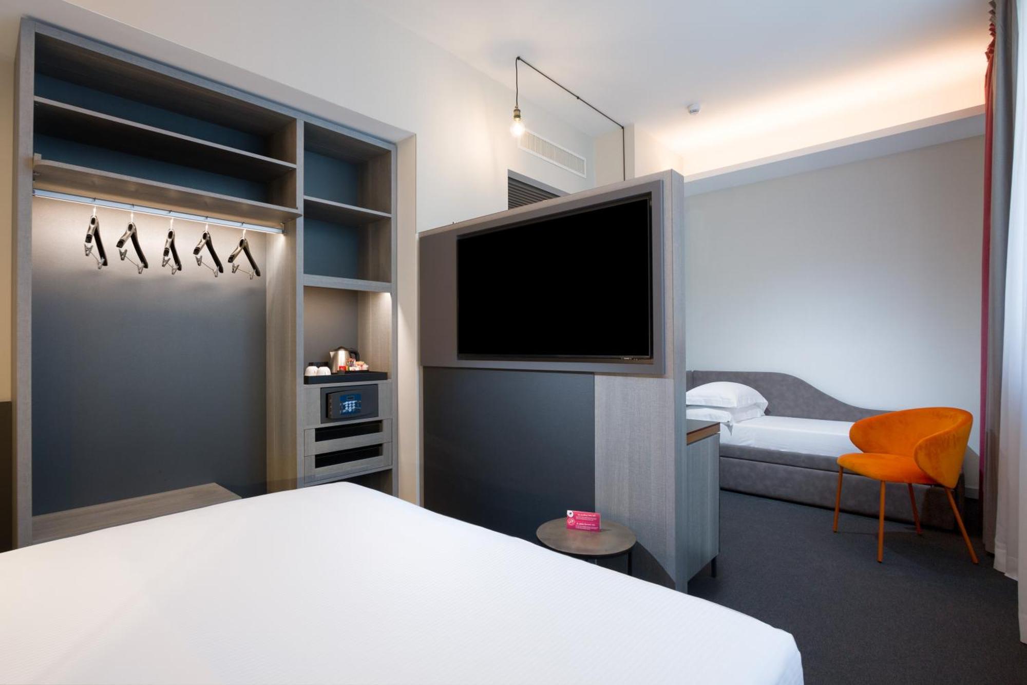 Iq Hotel 4*