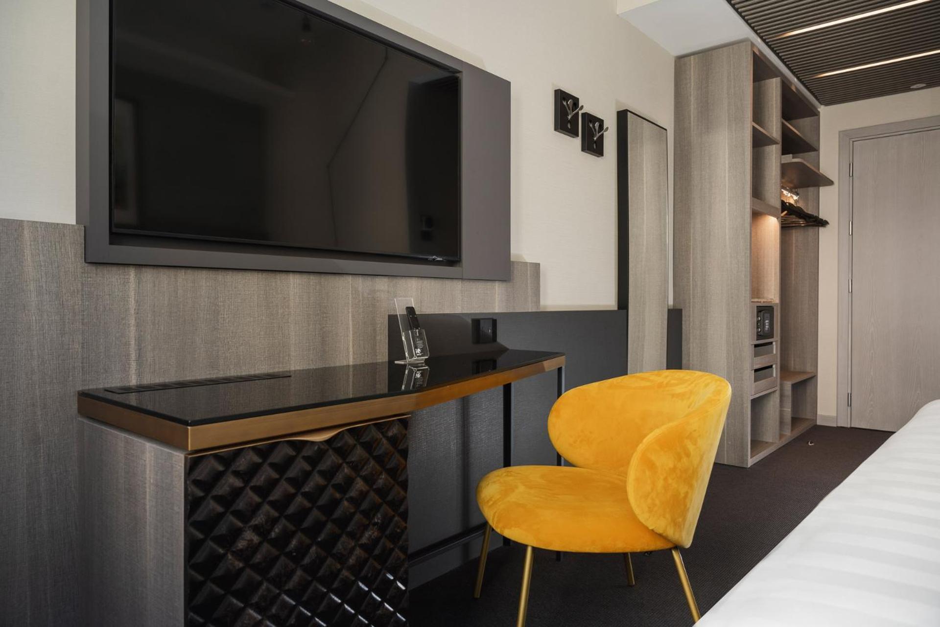 Hotel Iq