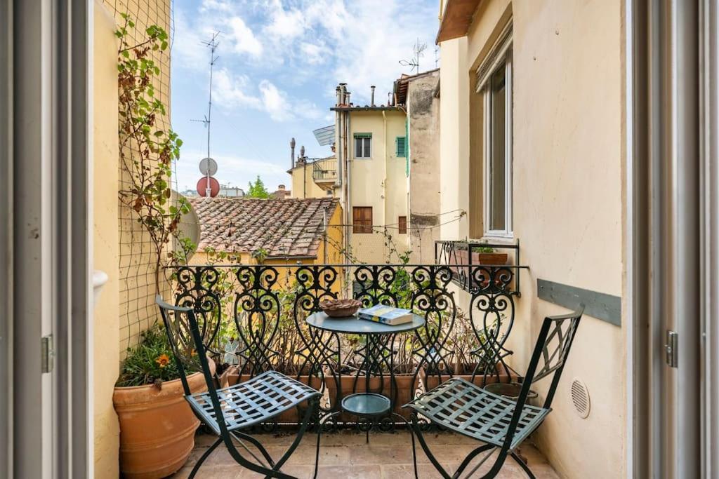 Relax Like Home, Piazza Santa Croce, With Balcony * Florença