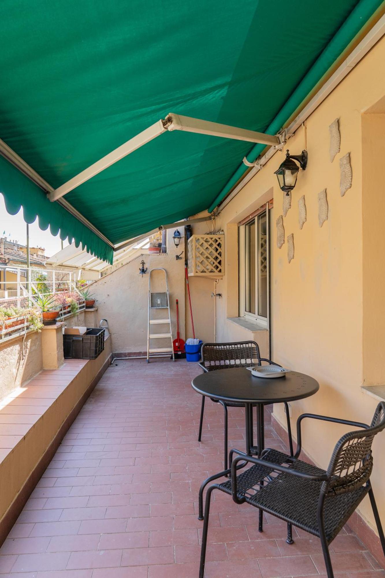 Friendly & Small 1-br With Beautiful Terrace Appartement Florence