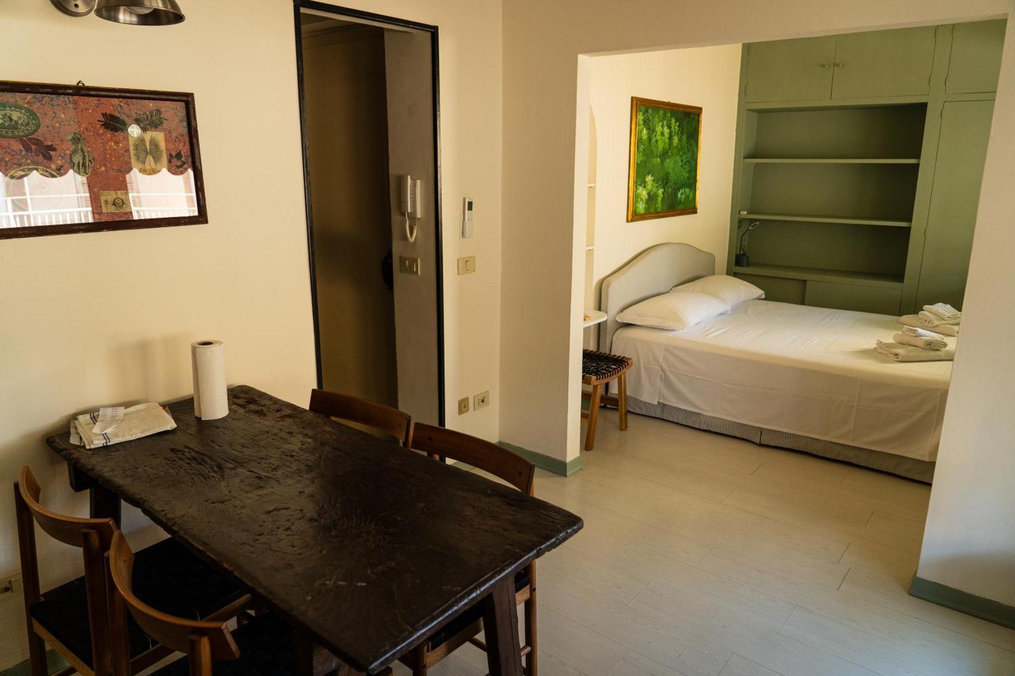 Friendly & Small 1-br With Beautiful Terrace Appartement