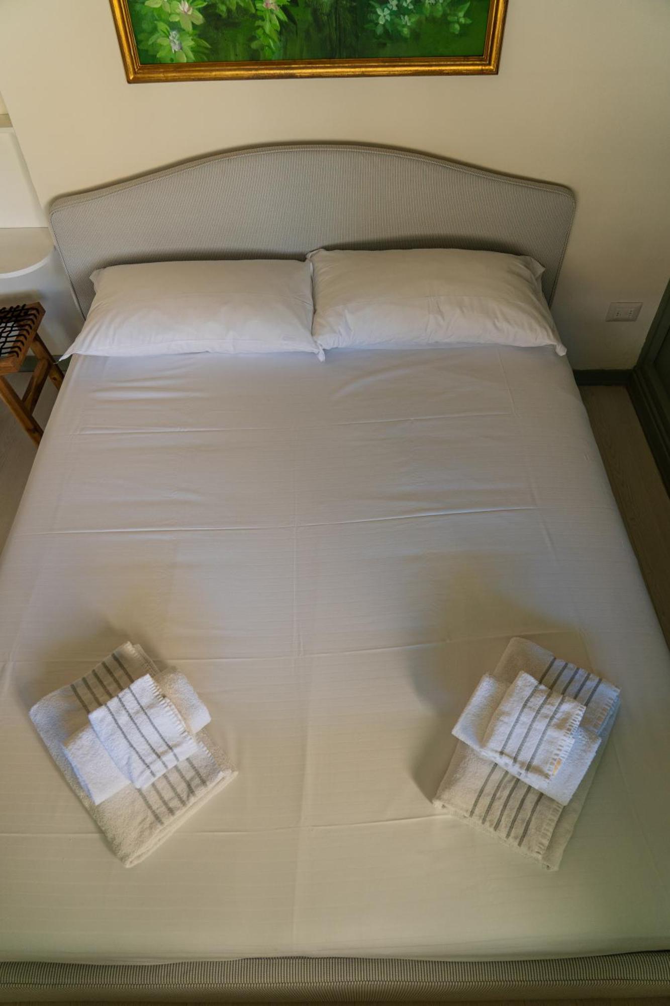 Friendly & Small 1-br With Beautiful Terrace Appartement *