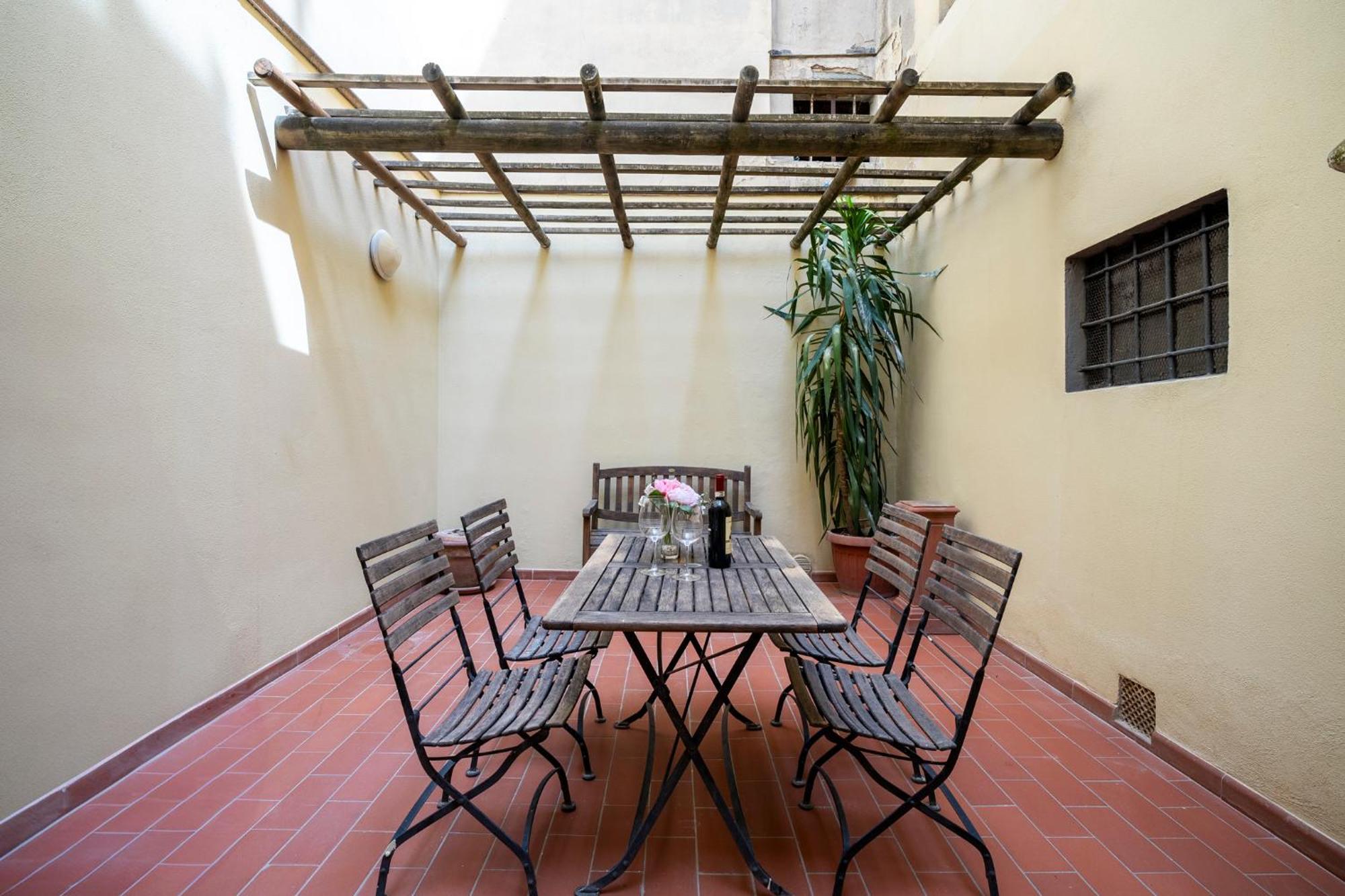 Station With Garden Appartement Florence