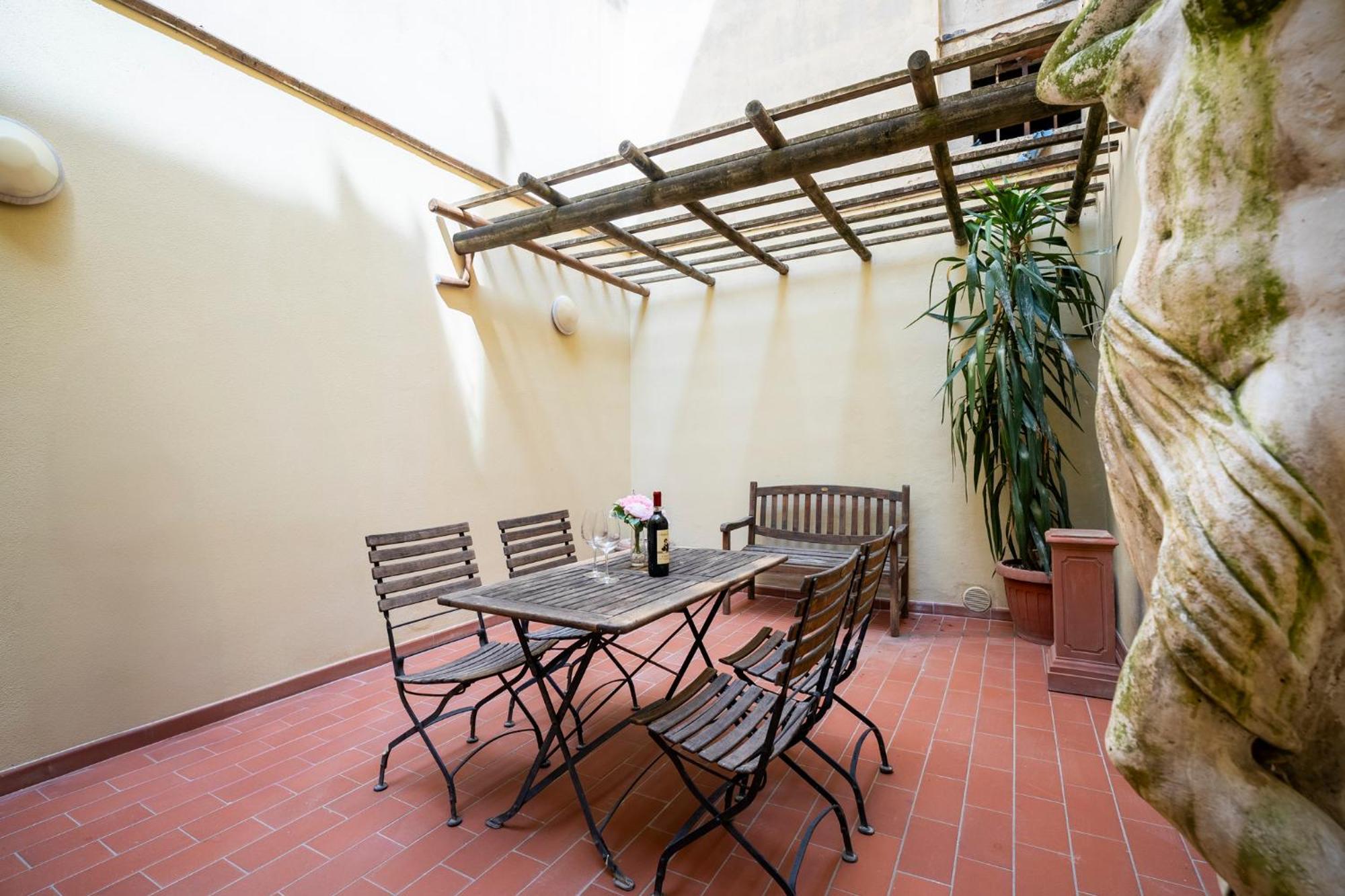 Station With Garden Appartement *