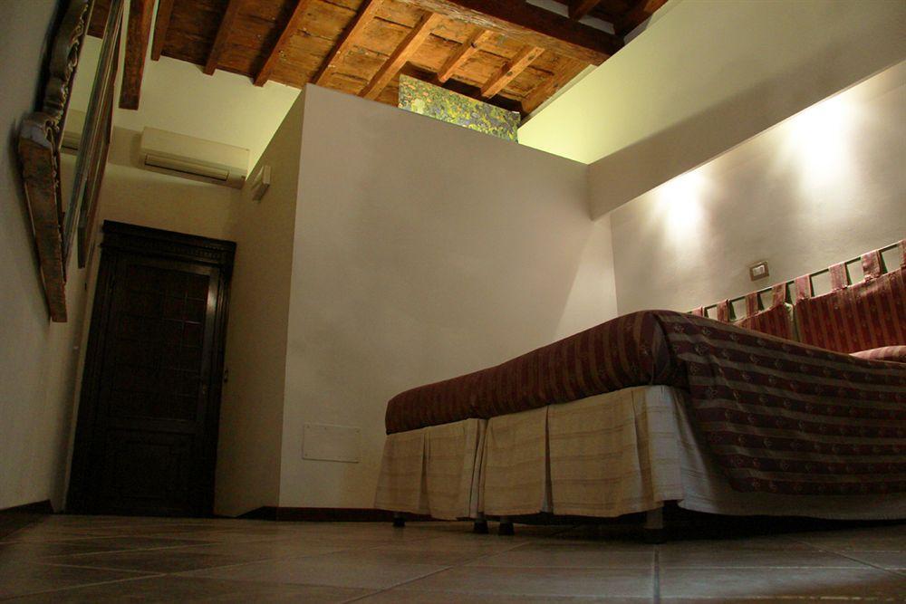 Accademia House Bed & Breakfast 4*