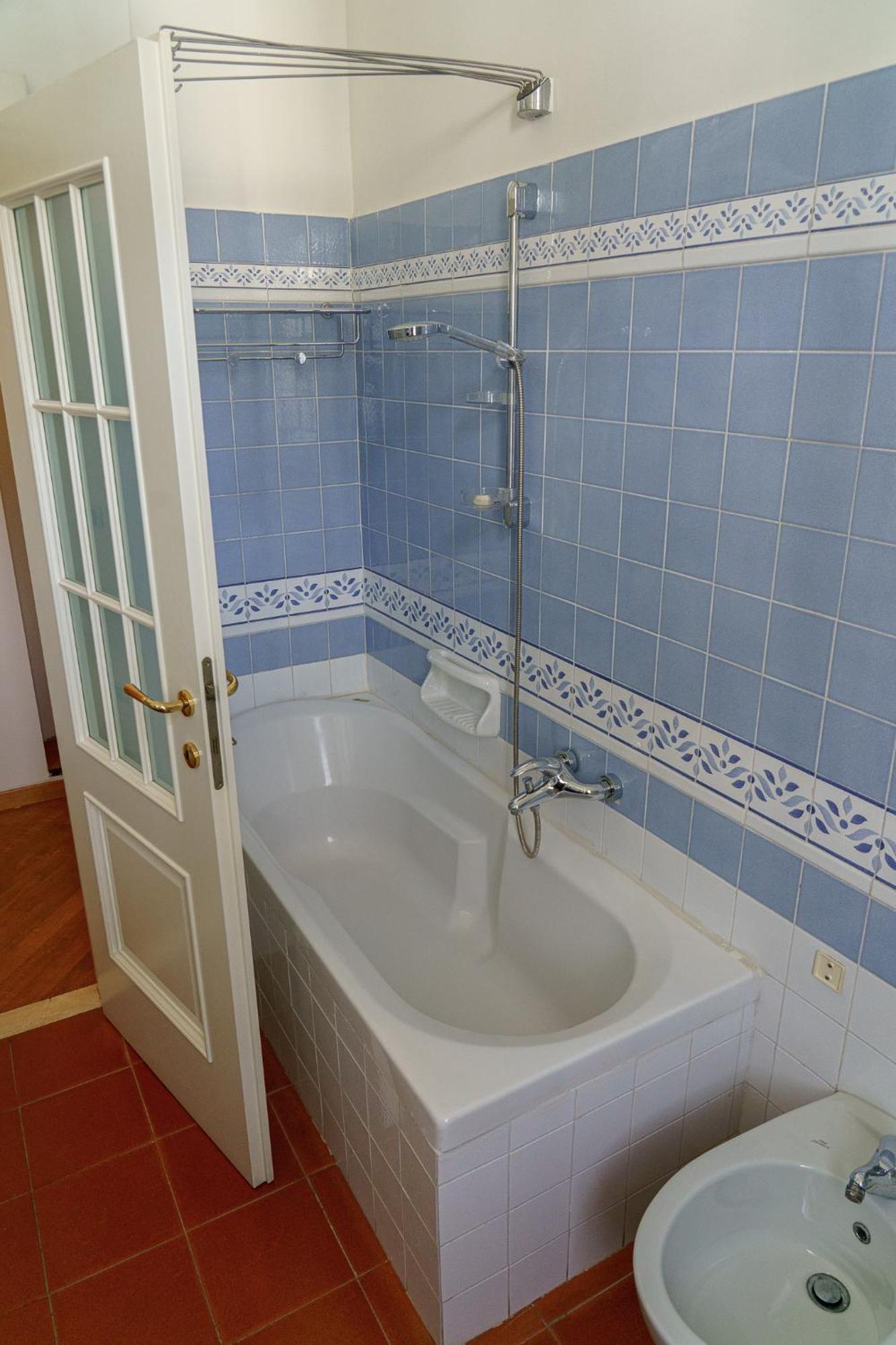 Spacious And Pleasant 2-br