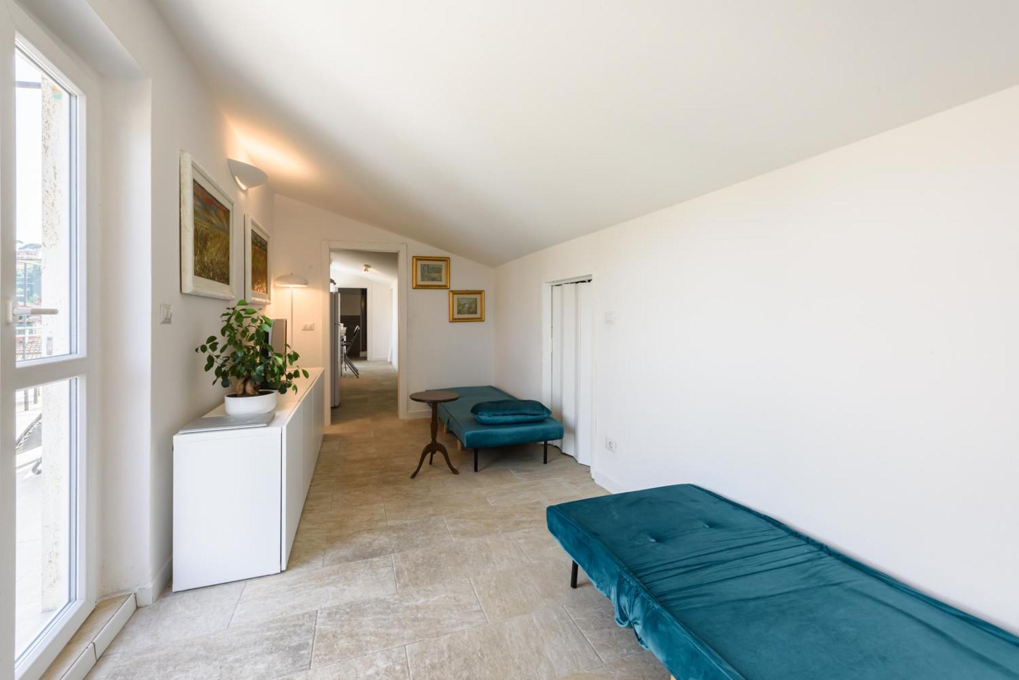 The Luxor - Larione Apartment *