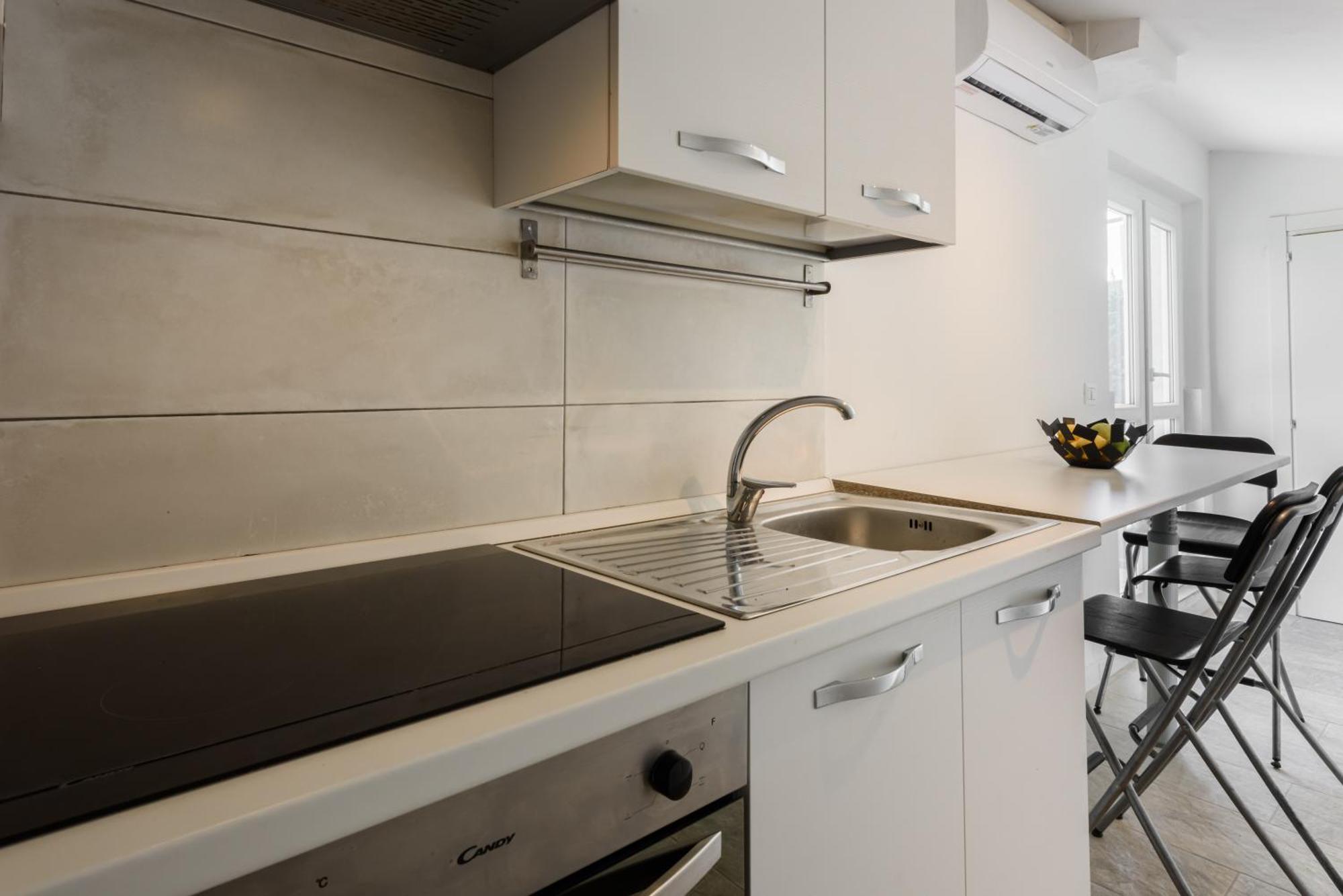 The Luxor - Larione Apartment