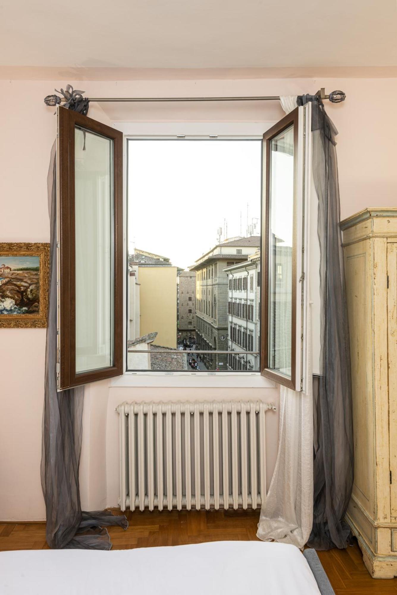 Duomo House - Cavallereschi Palace *
