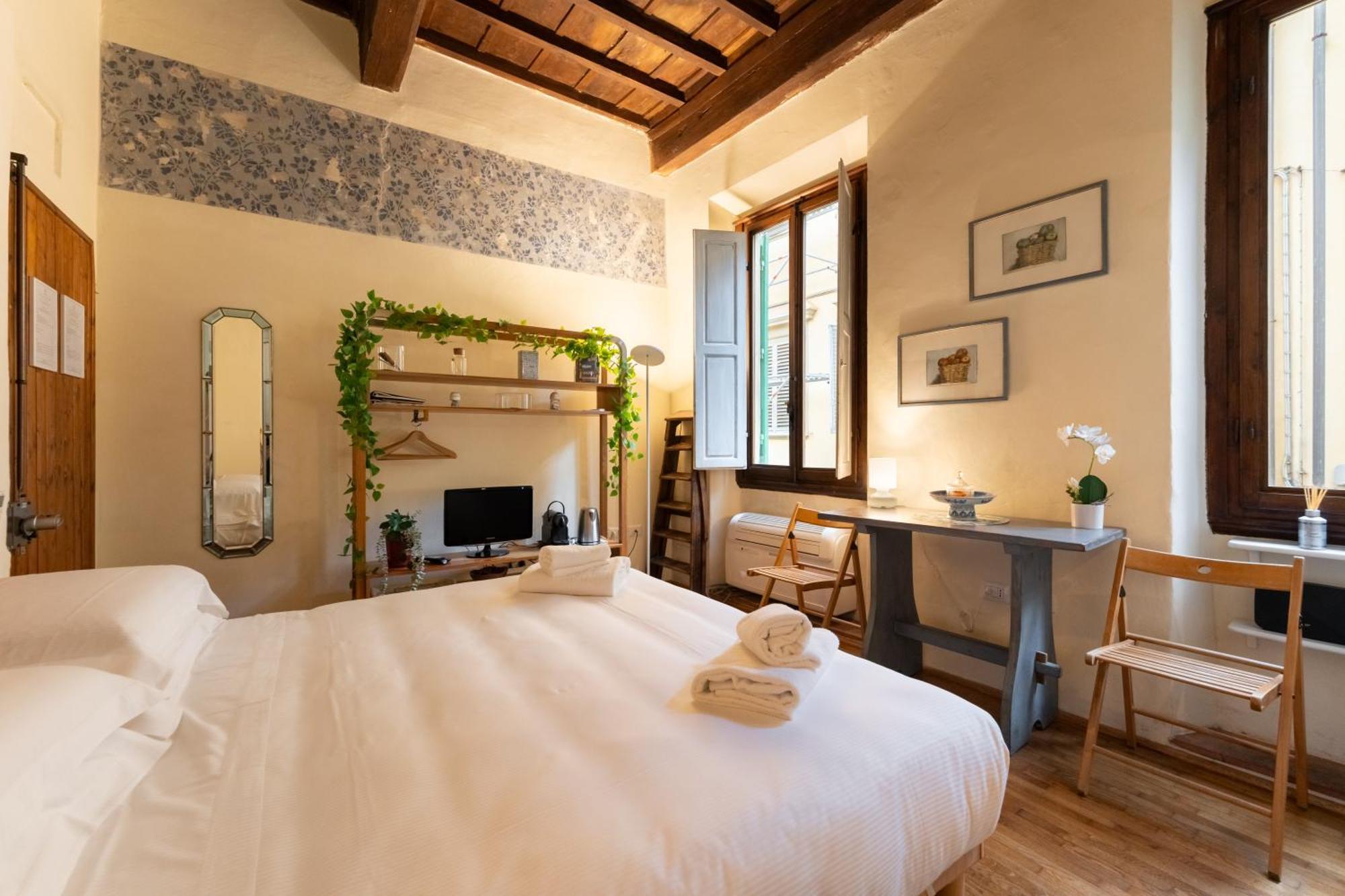 Appartement Via Benedetta, 13 - Charming - Florentine Gem Steps From Station - Prime Spot! Florence