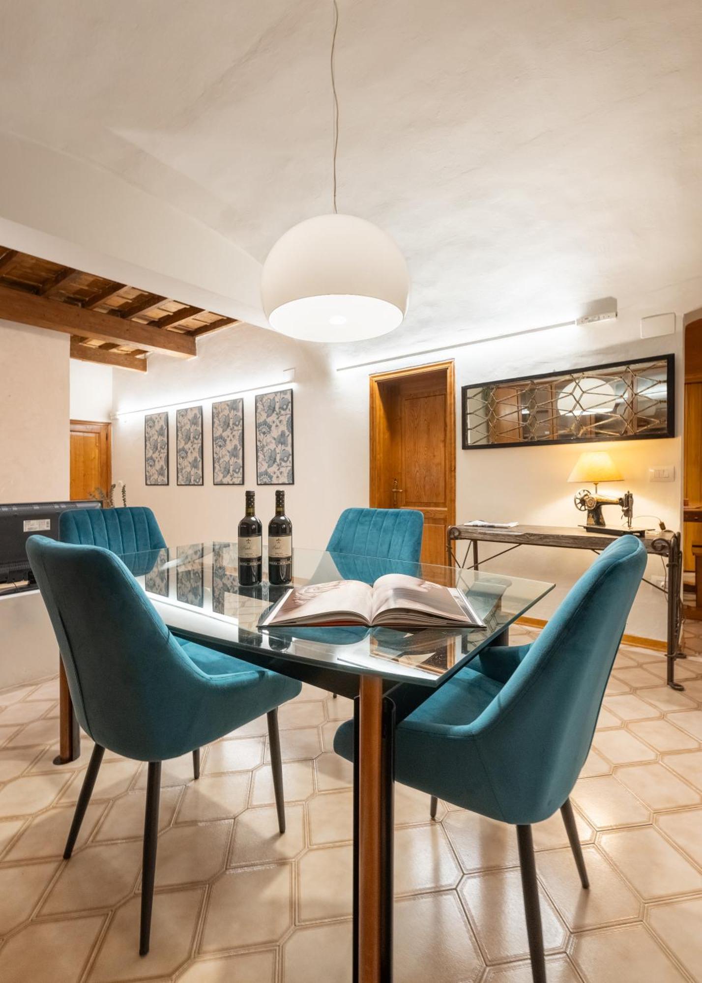 Via Sant'egidio, 3 - Spacious And Bright Just 300mt From The Duomo Lejlighed