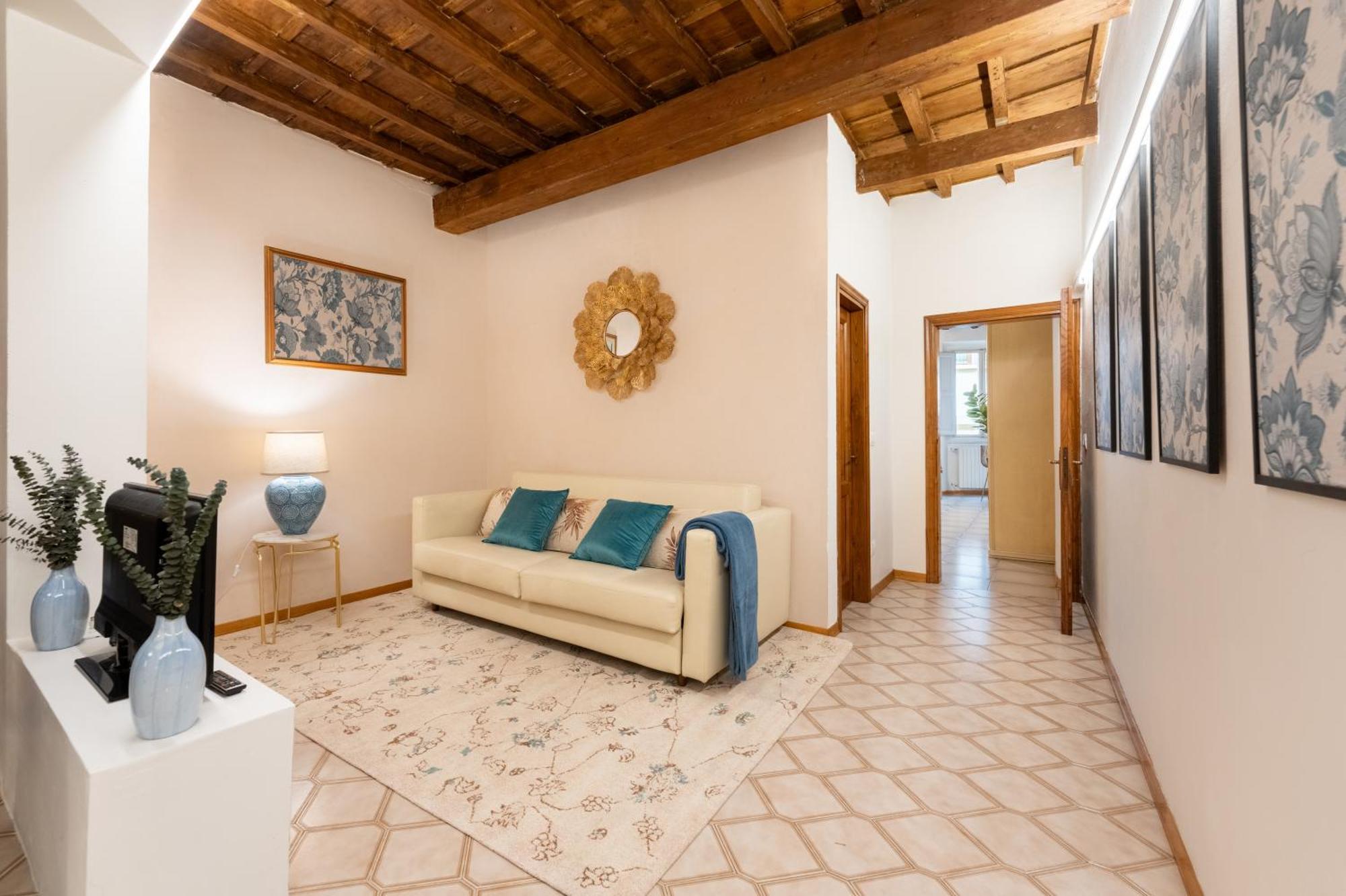 Via Sant'egidio, 3 - Spacious And Bright Just 300mt From The Duomo Lejlighed