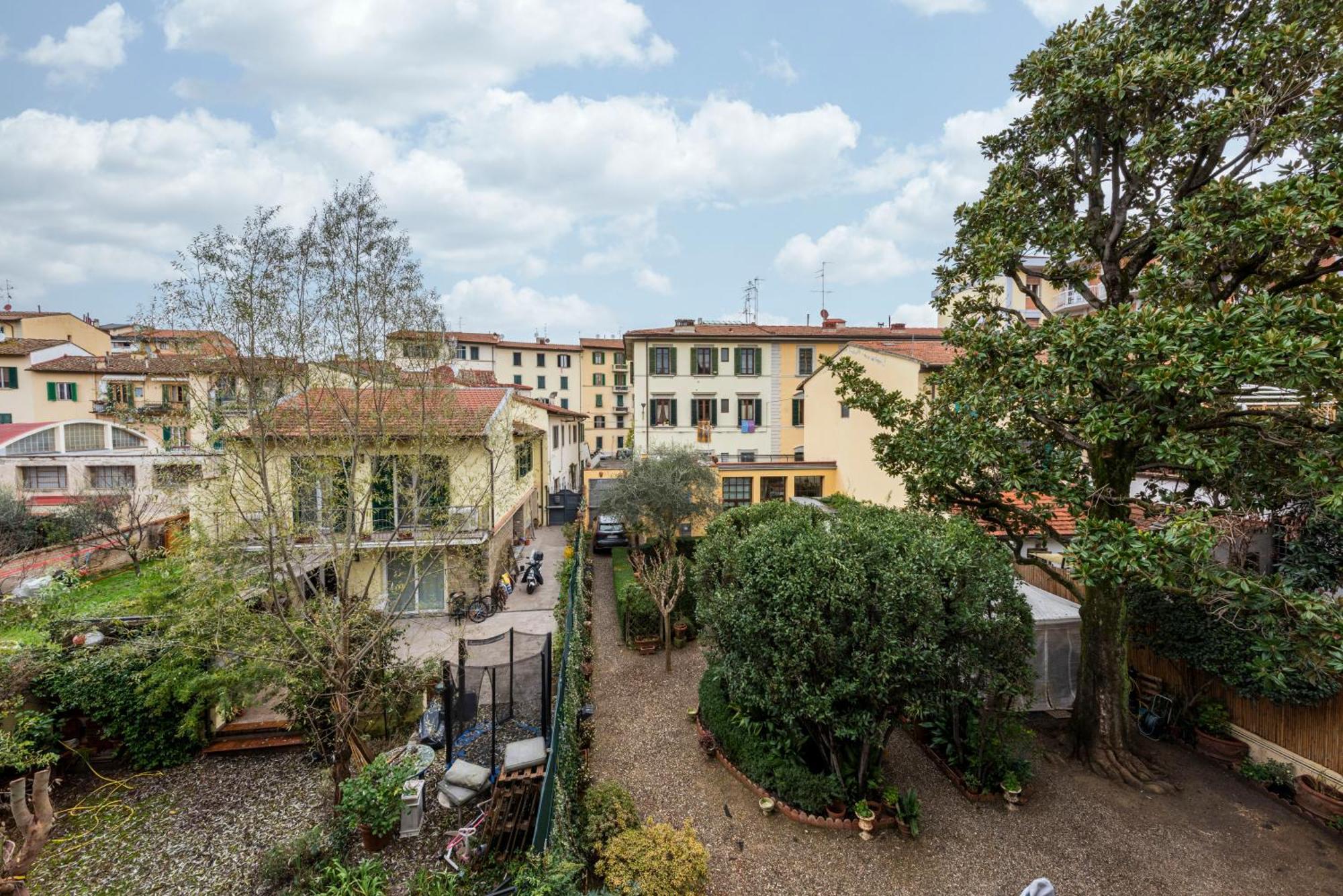 Salutati By Mmega Firenze