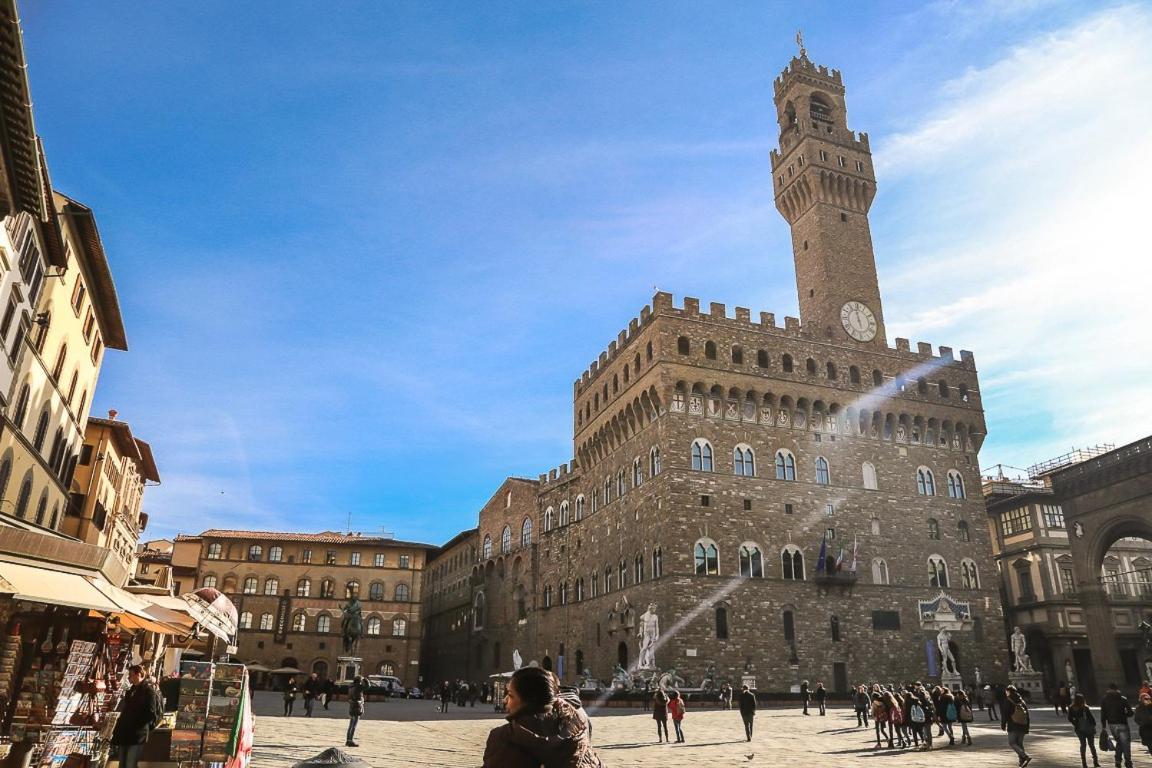 Watch The Wake Light Filled Medieval Palace Apartamento *