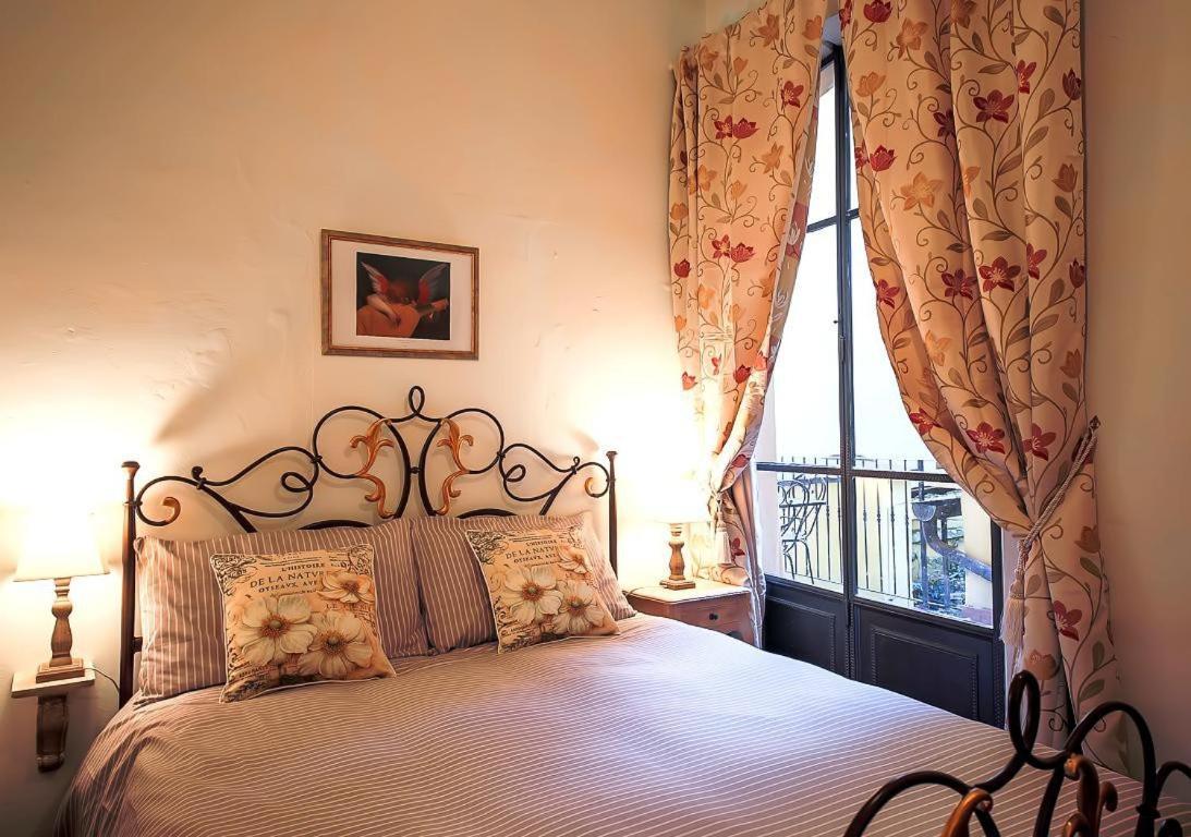 Watch The Wake Light Filled Medieval Palace Apartamento *