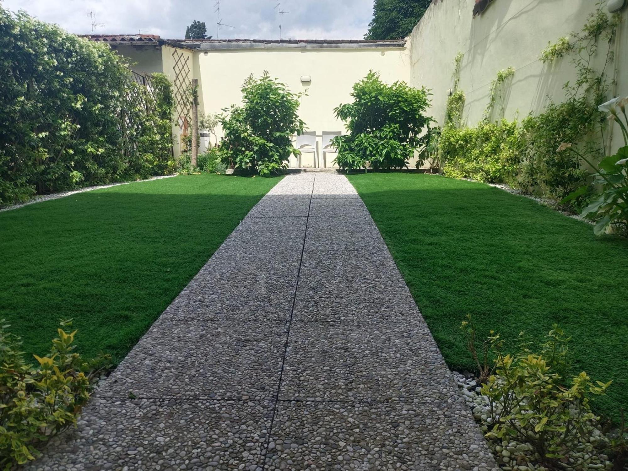 Movie Star With Garden Appartement