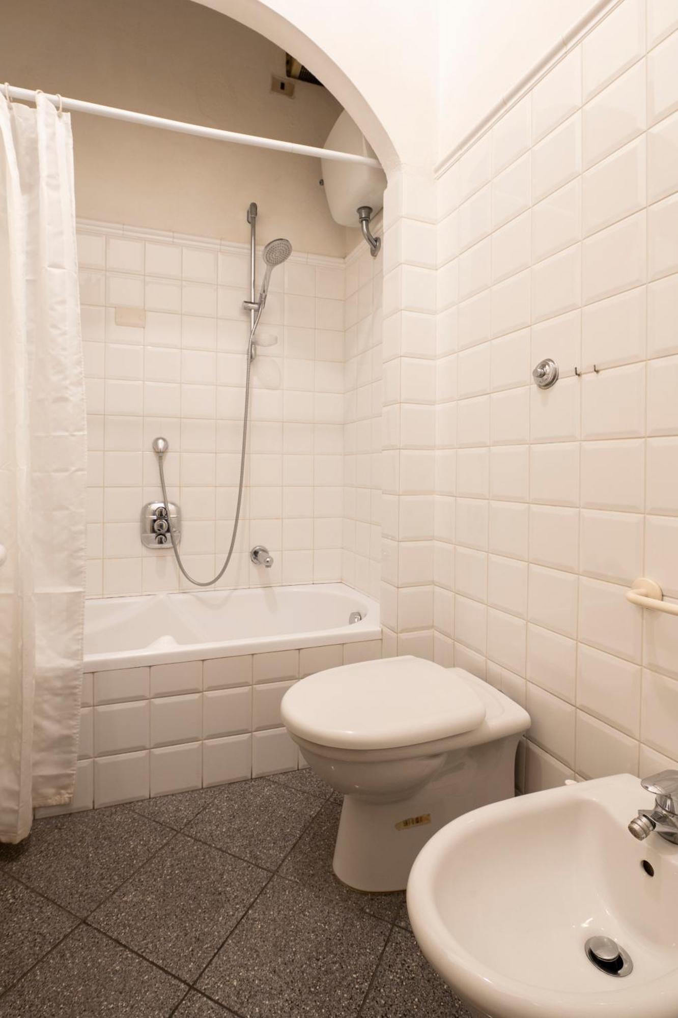 Caravaggio- Con Bagno Privato In Condiviso Oltrarno