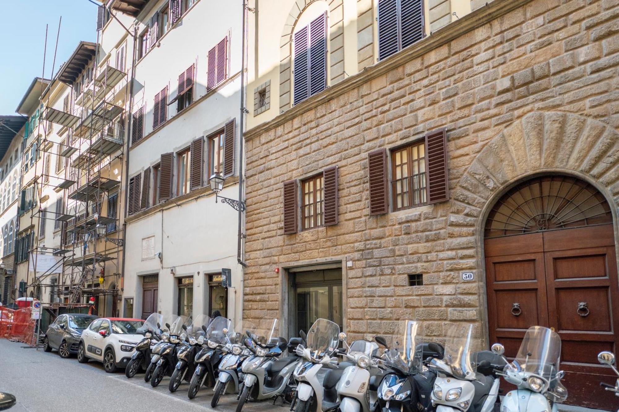 Caravaggio- Con Bagno Privato In Condiviso Oltrarno *