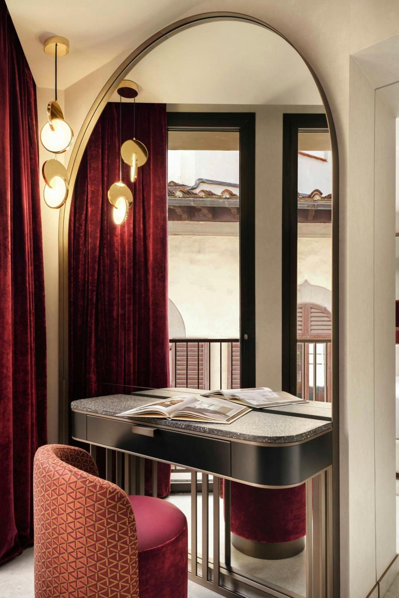 Hotel W *