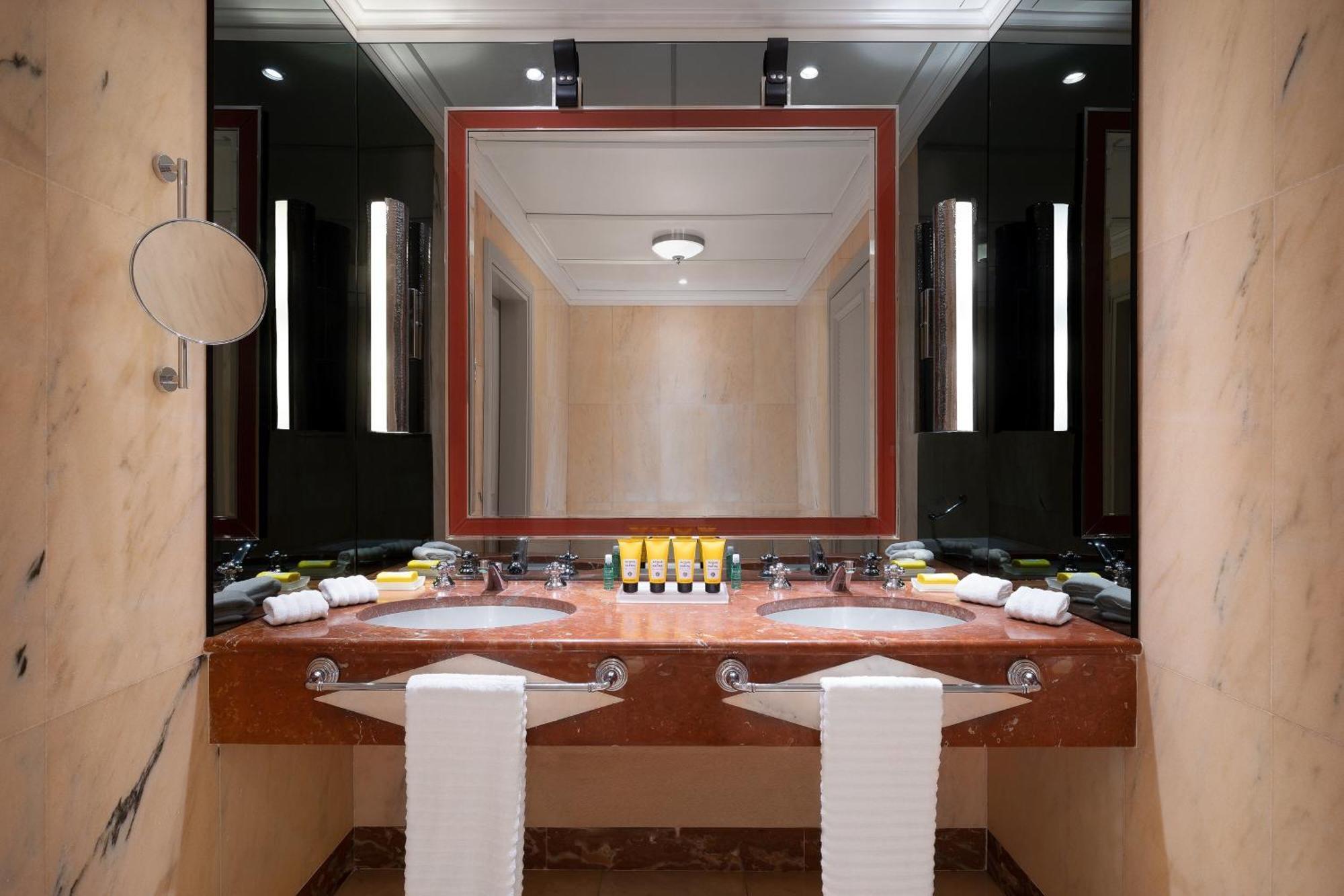 The Excelsior, A Luxury Collection Hotel, Hotel 5*