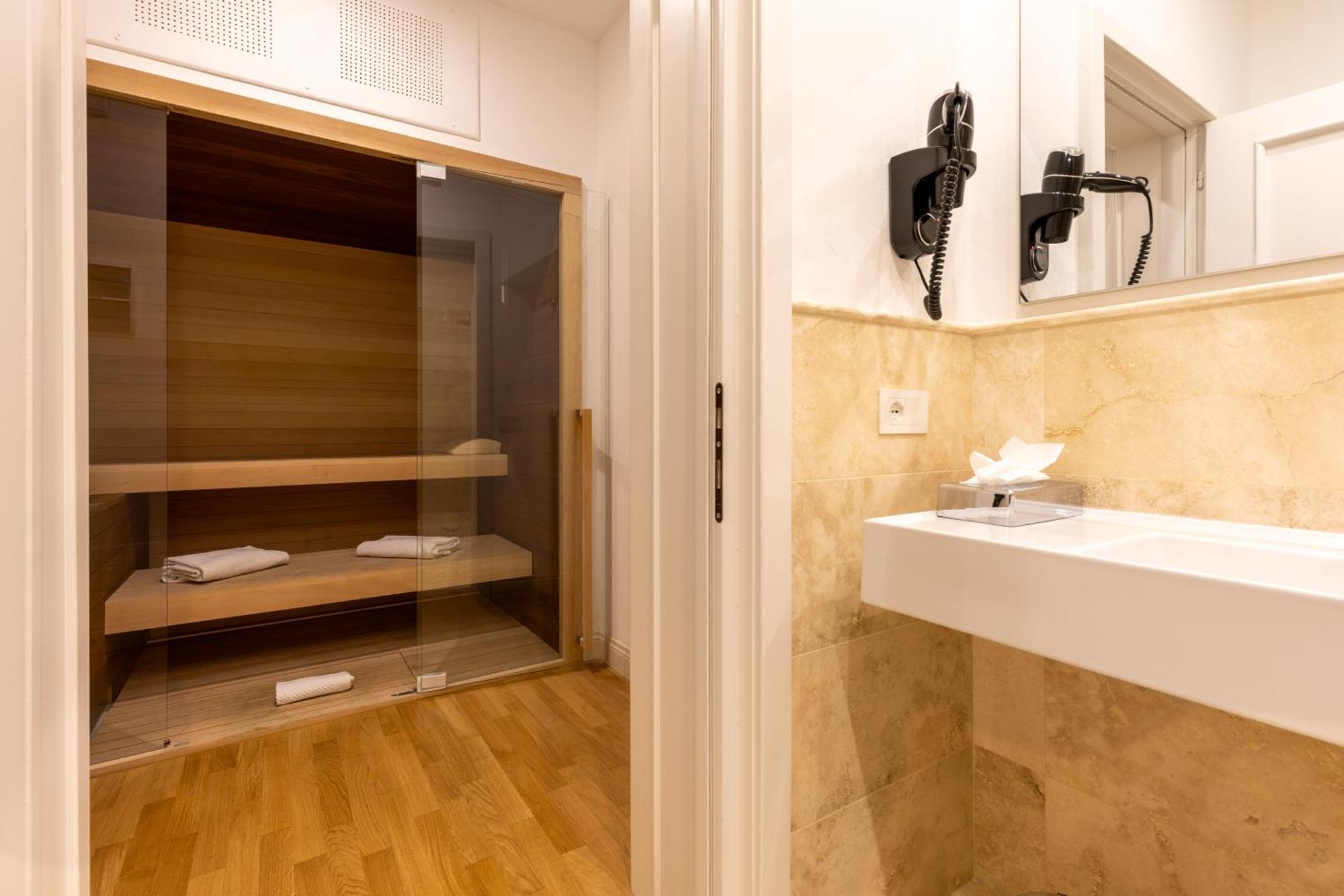 Adler Cavalieri Hotel-private & Gym 4* Florence