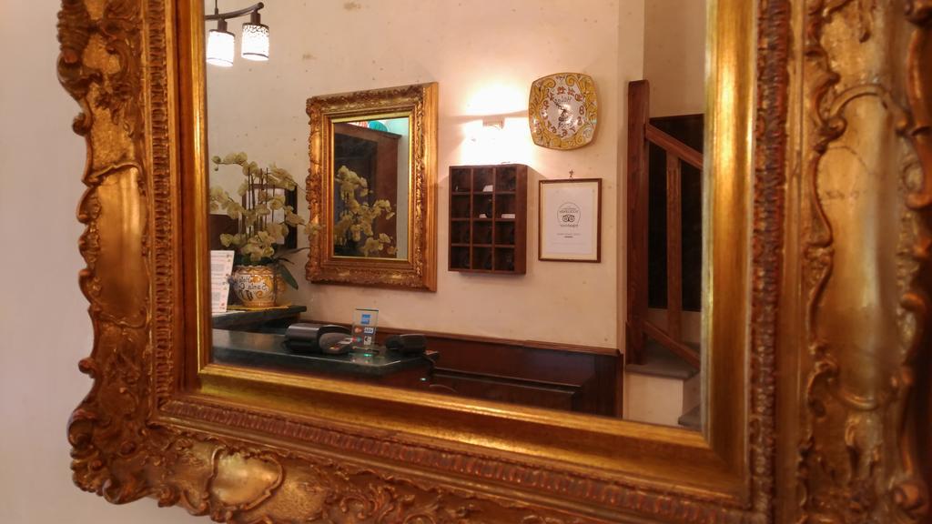 Santa Croce Hotel