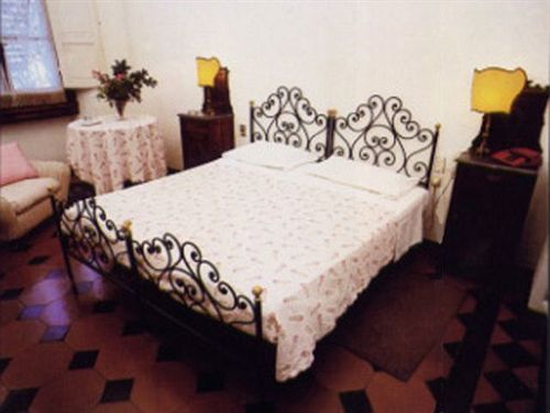Fedora Hotell