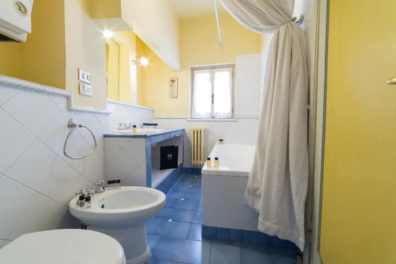 Hotell Hemeras Boutique House Dante 4*