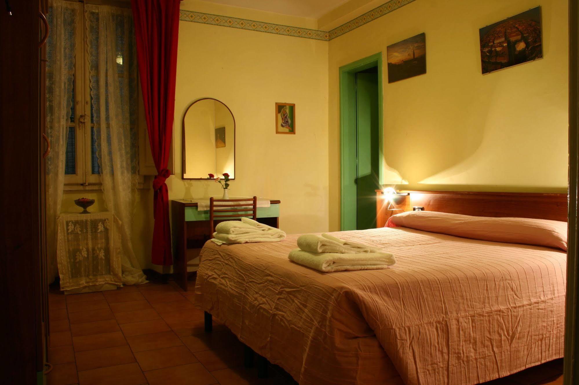 Fedora Hotell